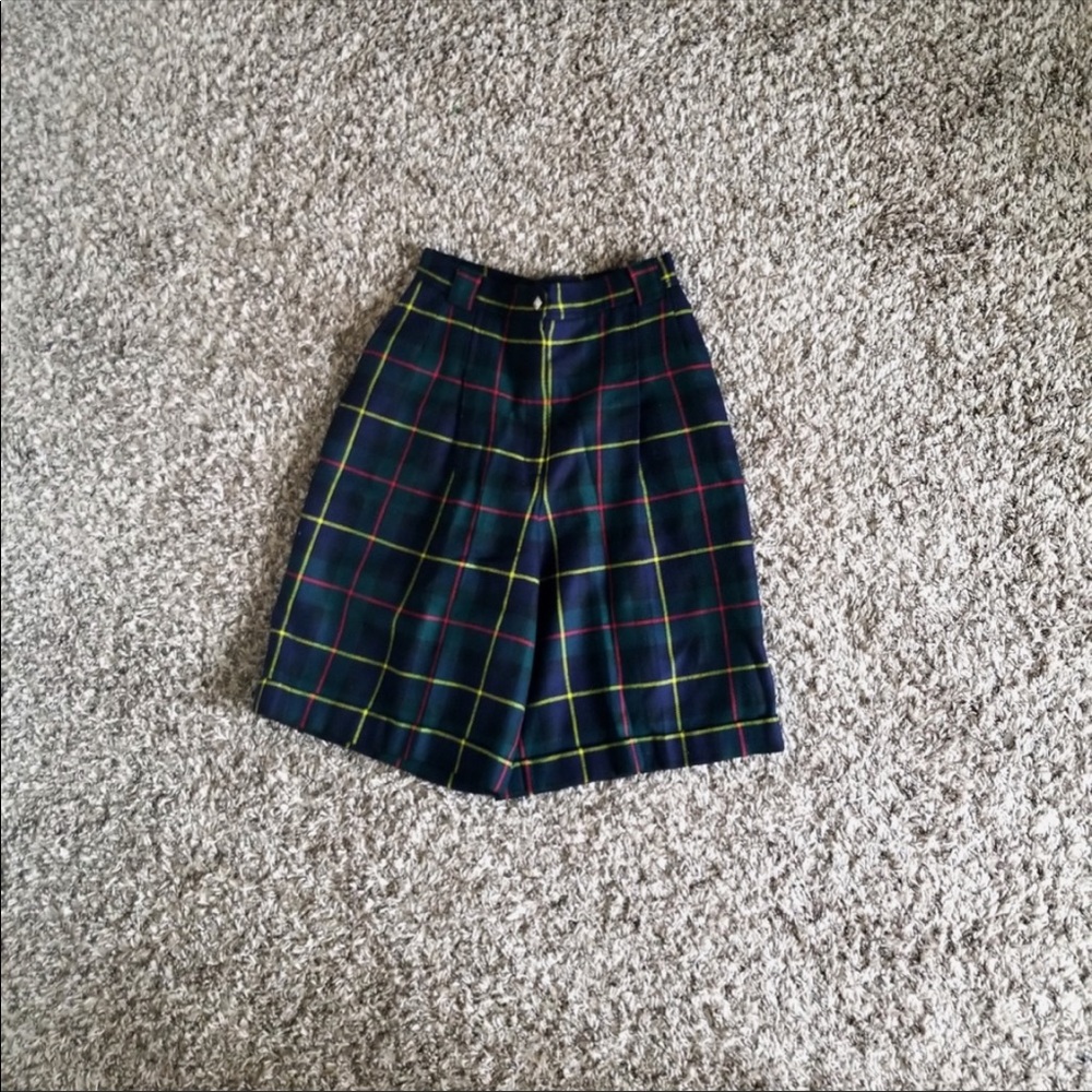218. Vintage tartan wool high waist shorts